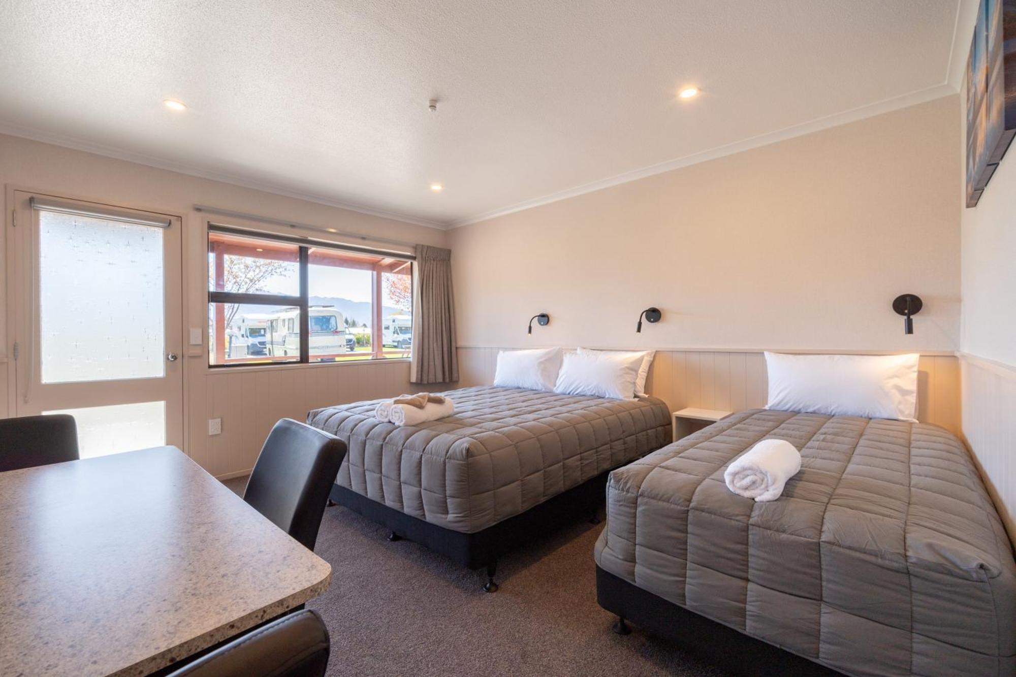 Te Anau Top 10 Holiday Park And Motels מראה חיצוני תמונה